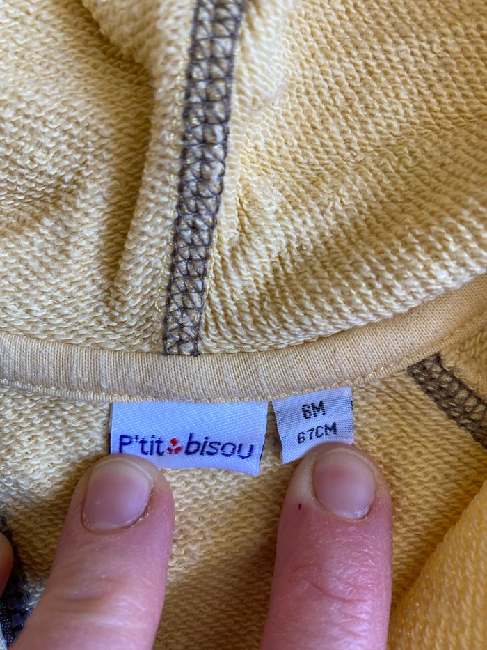 Beau pull/sweat jaune à capuche T. 6 mois/67 cm garçon TBE - photo numéro 7