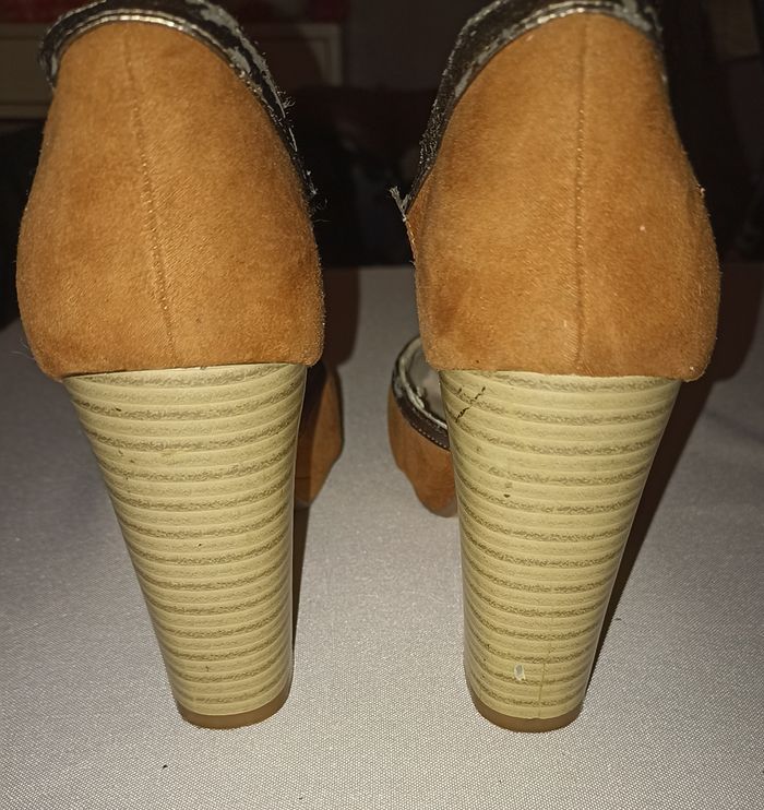 Glamour Rétro : Chaussures T-Bar Marron & Or - Parfaites pour Danser ! - photo numéro 4