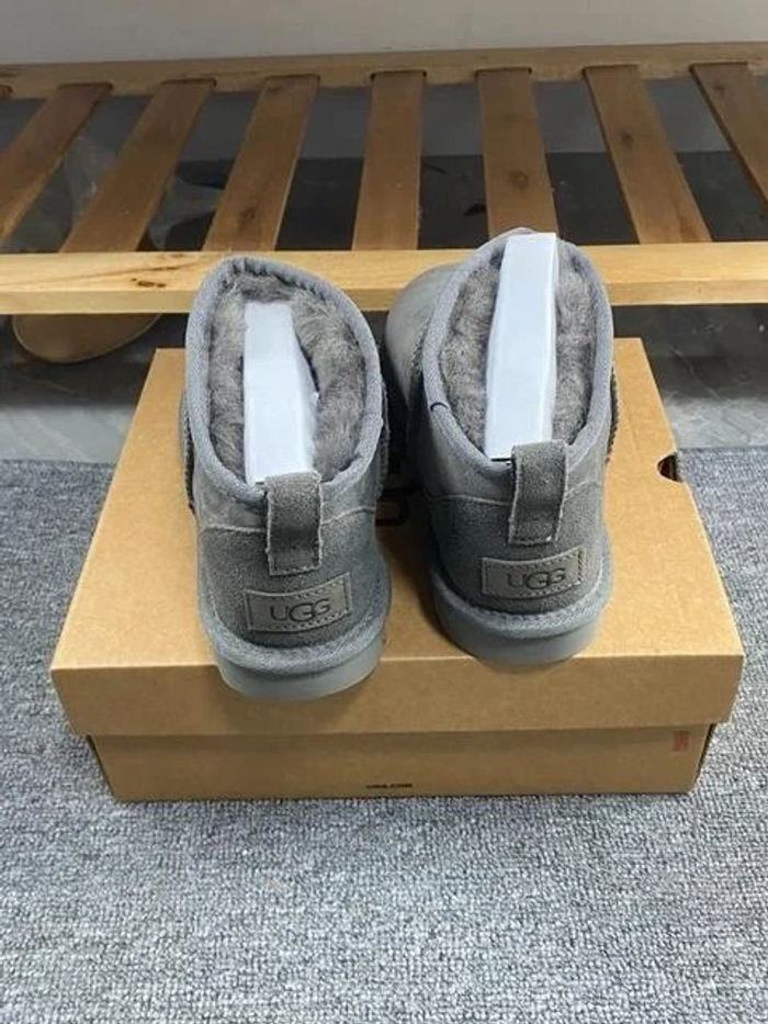 Bottes Ugg mini  taille 39 - photo numéro 4