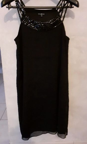 Très belle robe noire satinée à porter avec ou sans ceinture