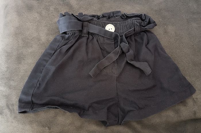 Short léger marine - photo numéro 2