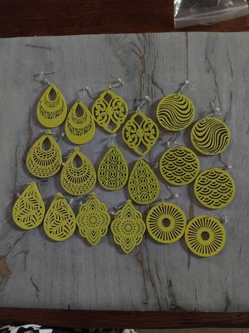 Lot boucles d'oreilles neuves bois