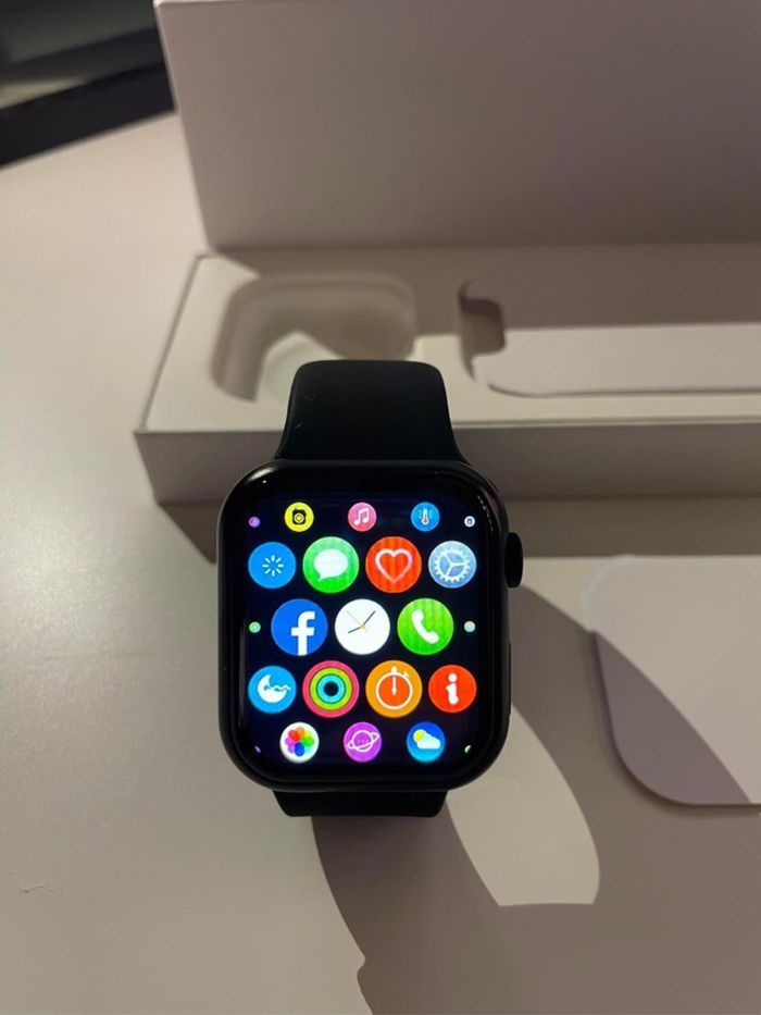 Apple watch 8 neuve - photo numéro 2