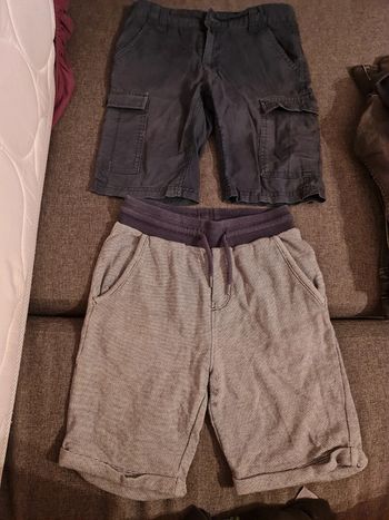 Lot 2 shorts bermudas 8 ans