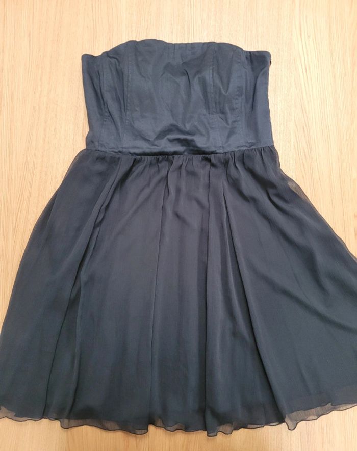 Robe courte bustier. Taille 42