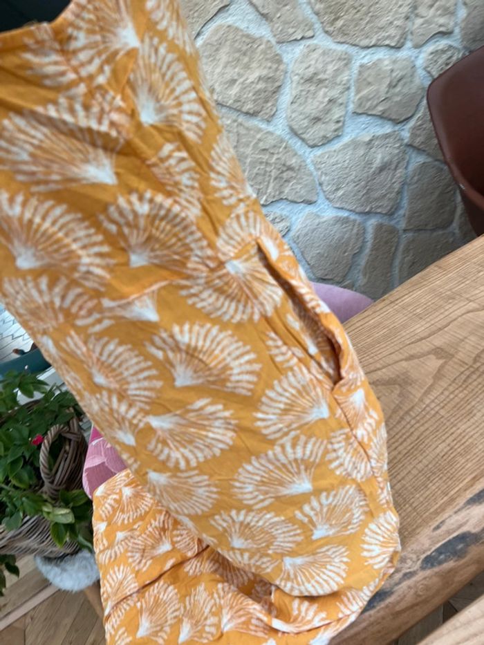 Combi Pantacourt combinaison longue à bretelles été kiabi taille 40 jaune moutarde à motif feuillage - photo numéro 3