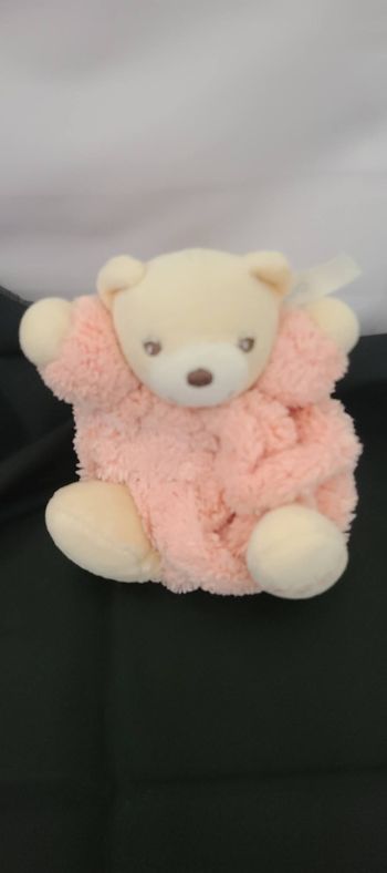 Doudou petit ours Plume orange saumon KALOO