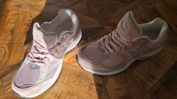 Baskets New Balance 2002R rose Taille 39 - photo numéro 6