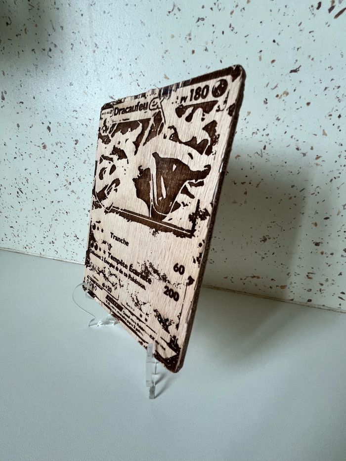 Carte Pokémon Dracaufeu EX gravée sur bois – Format 10x15 cm – Édition collector déco - photo numéro 2