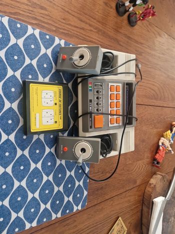 Ancienne console de jeux itmc vintage sd050s et 1 jeu