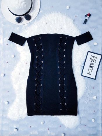 Petite robe noire moulante à épaules dénudées- T.S ou T.36 🖤