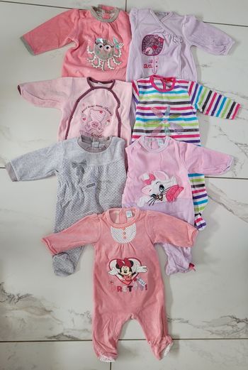 Lot de 34 vêtements 