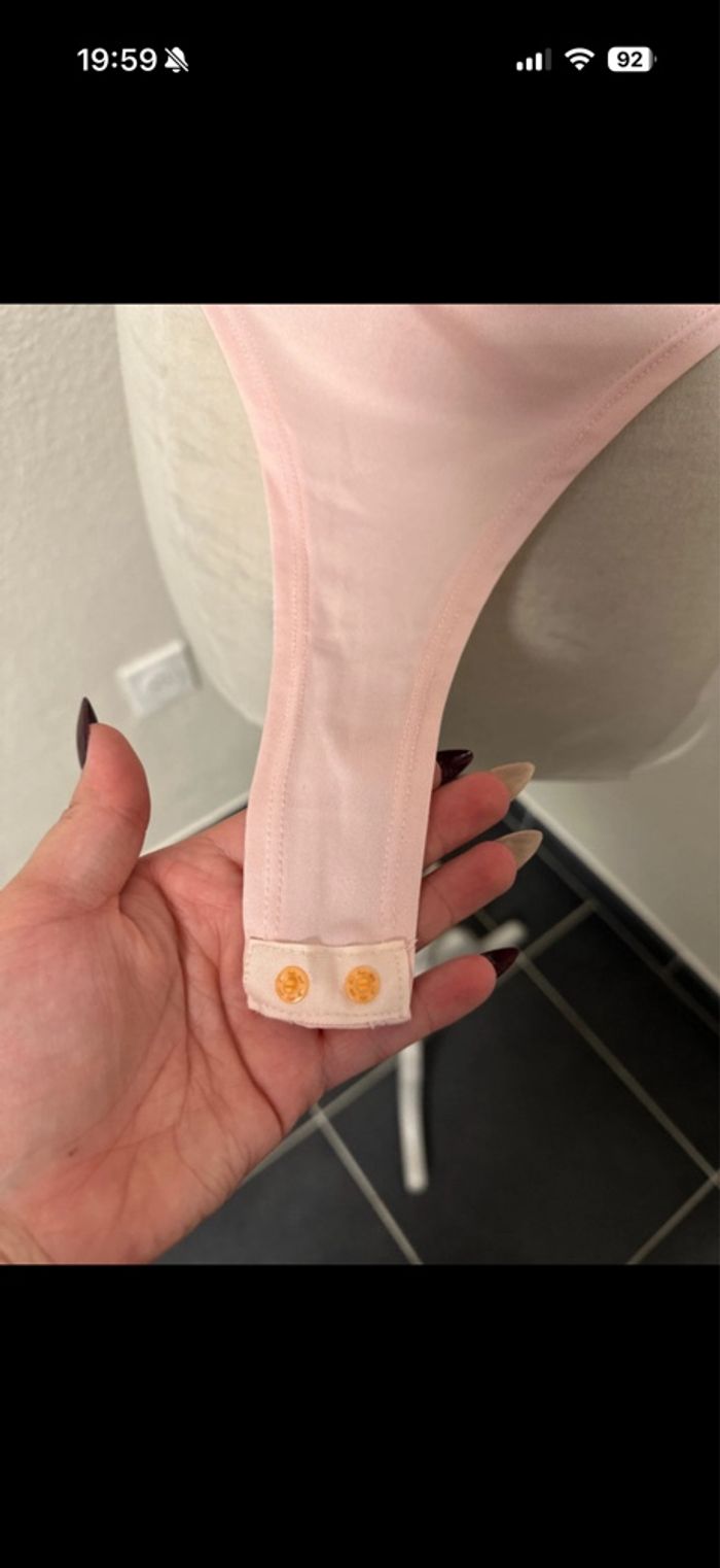 Bodies rose avec doublure col en v bouton de pression - photo numéro 5