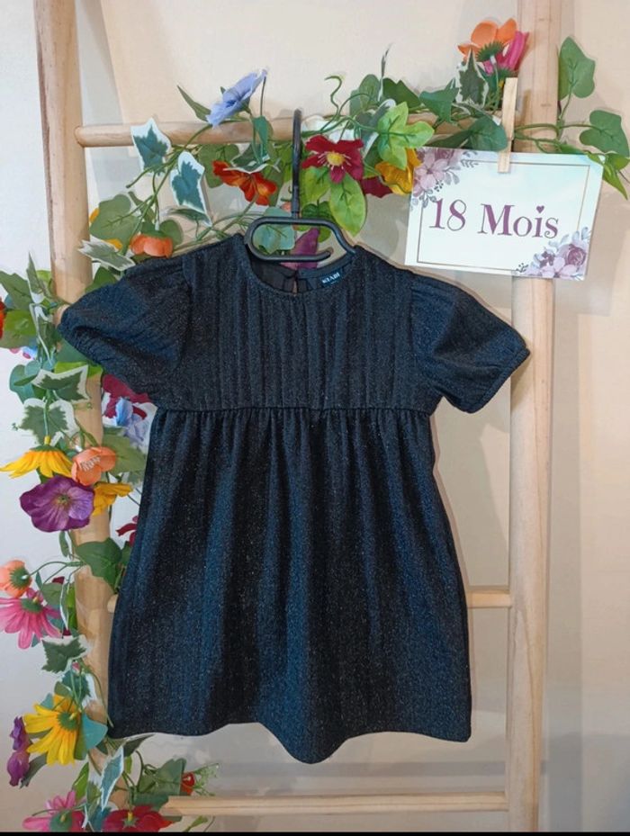 Jolie robe noire brillante 18mois Kiabi - photo numéro 2