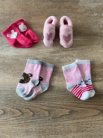 Lot bébé fille chausson + chaussettes