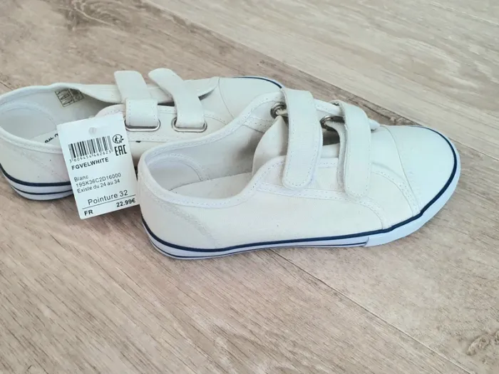 Baskets à scratchs taille 32 blanches - Du Pareil au Même- neuves - photo numéro 2