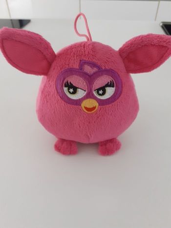 Peluche Furby rose