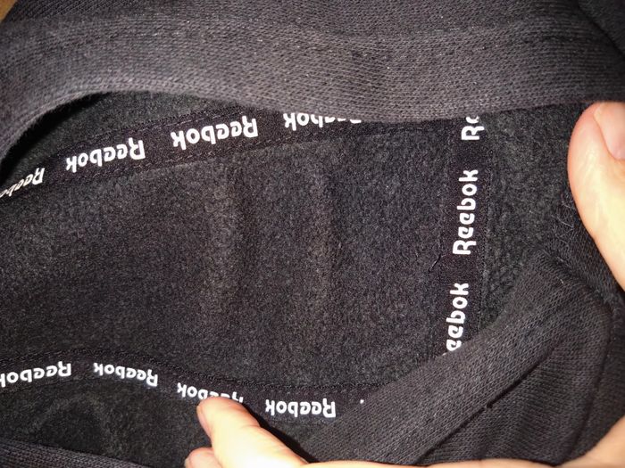 Sweat à capuche Reebok noir avec zip – Garçon 13-14 ans – Très bon état - photo numéro 2