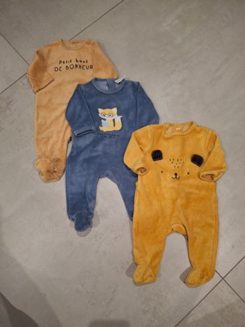 Lot 3 pyjamas