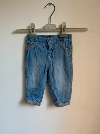 Pantalon jean bleu clair – Kiabi – 9 mois