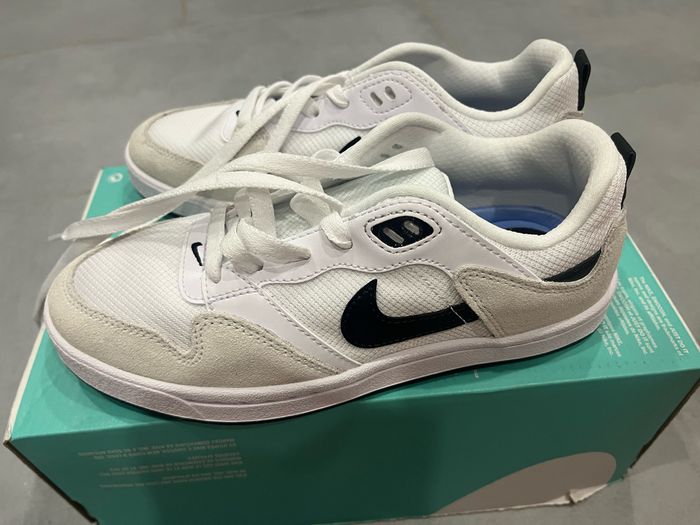 Chaussure / basket NIKE
