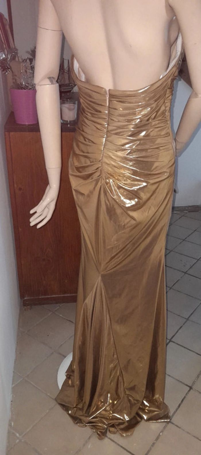 Très belle robe de cérémonie modèle zapaka noté eu 42 mais plutôt 40 - photo numéro 3