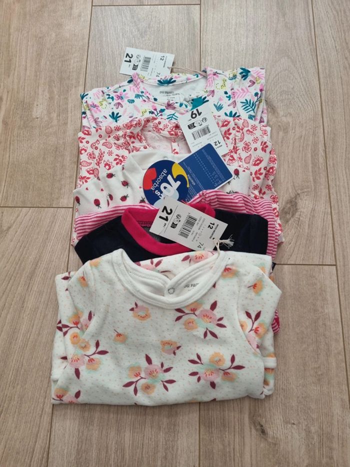 5 pyjamas 1 pièce 12 mois