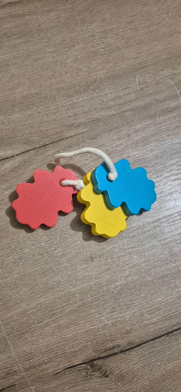 Hochet en bois feuilles Montessori