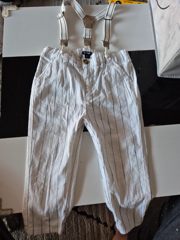 Pantalon chino rayé avec bretelles
