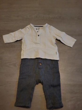 Ensemble pantalon et t shirt manches longues