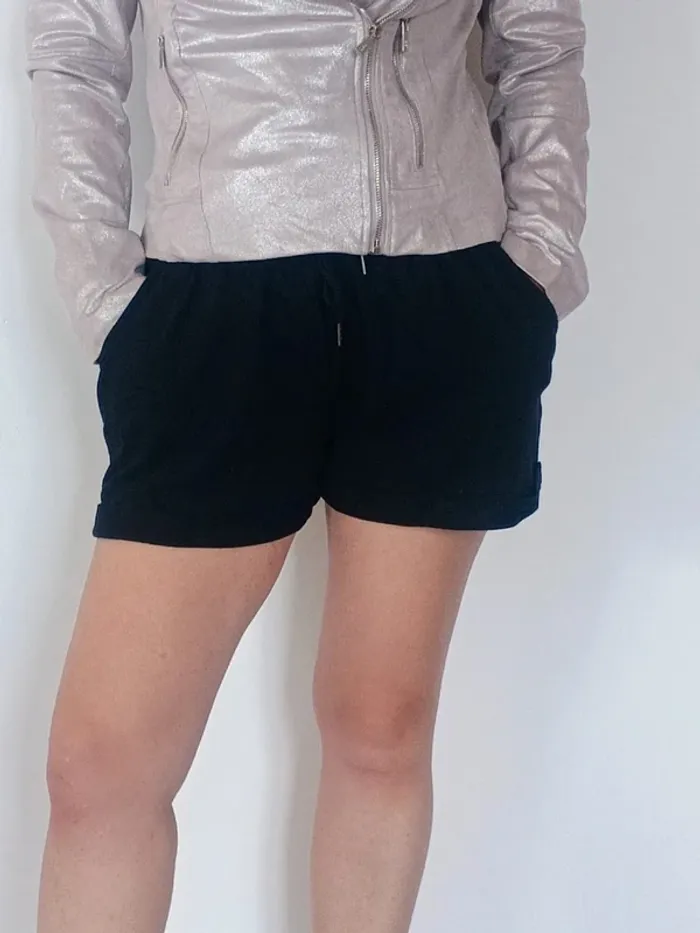 Short Femme noir 42/44 - photo numéro 2