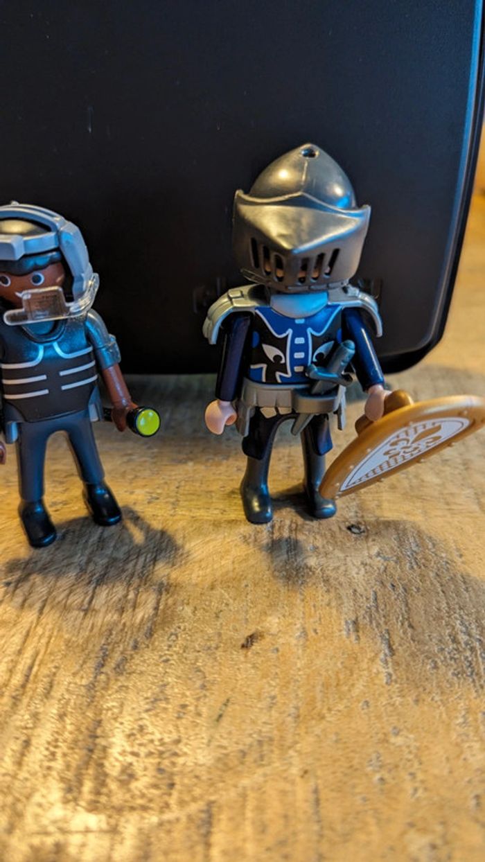 Lot de 3 personnages Playmobil pirate, chevalier, agent de sécurité - photo numéro 4