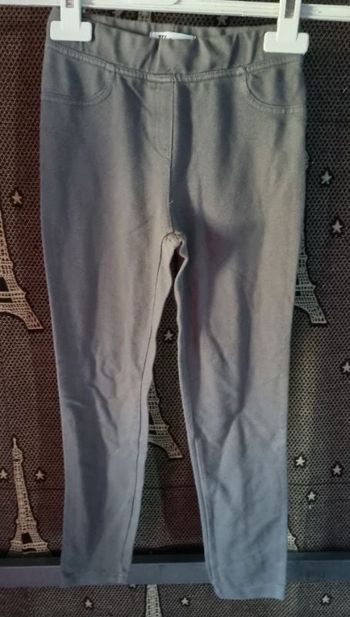 Pantalon gris élastique à la taille 7-8ans