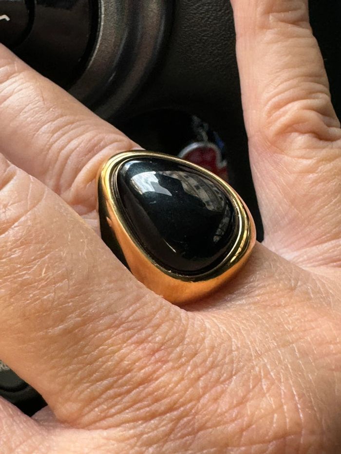 Grosse bague acier inoxydable or pierre noire taille 54 neuve - photo numéro 4