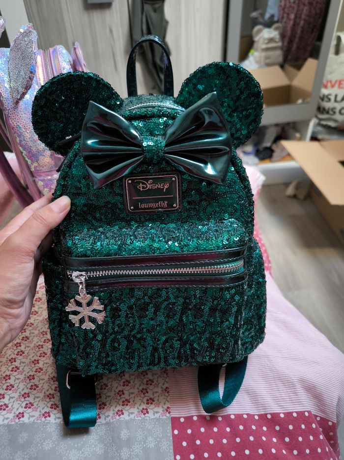 Loungefly sequin vert