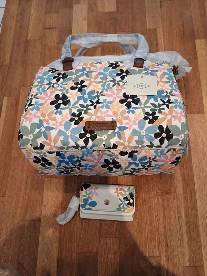 Sac et porte carte neufs