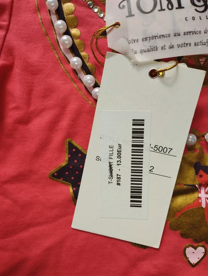 T-shirt girly neuf effet collier effet 3D avec perles , noeud 🎀, pendentif doré danseuse 2 ans - photo numéro 7