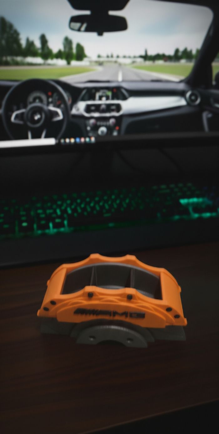 organisateur bureau étrier frein Mercedes AMG - photo numéro 2