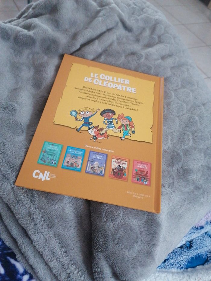 Livre Le collier de Cléopâtre Hachette jeunesse - photo numéro 2