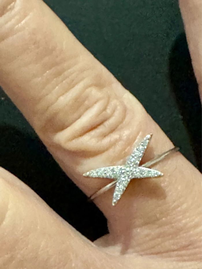 Bague réglable liens croisés acier inoxydable argent et cristaux