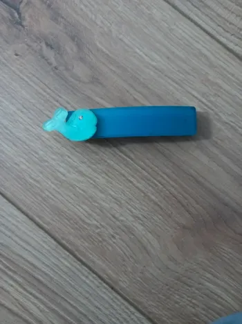 Barrette baleine bleu