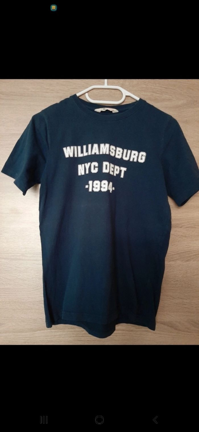 T-shirt bleu marine avec écriture