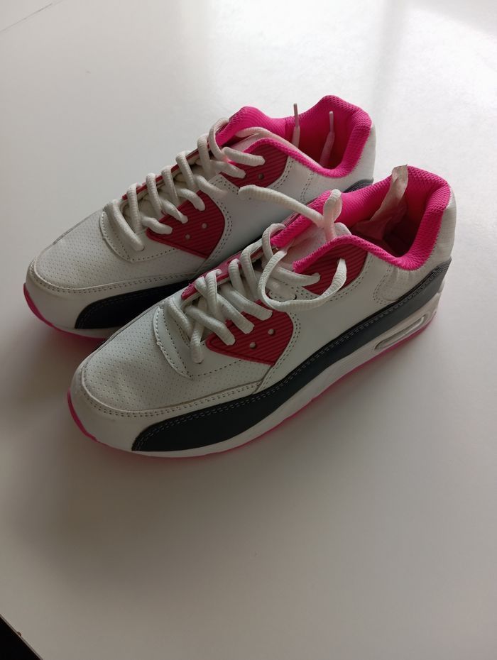 Tennis pointure 38 neuves - photo numéro 1