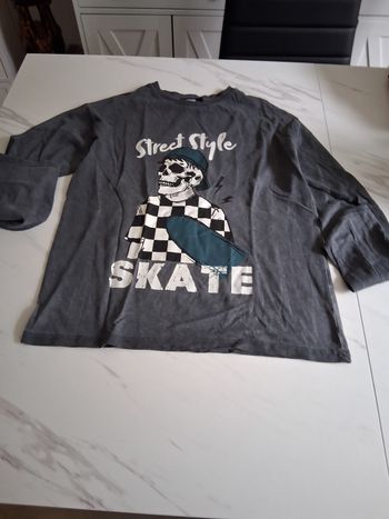 Sweat shirt  gris imprimé " t- 10 ans" kiabi 