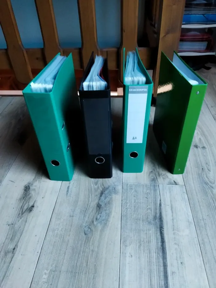 Lot de 4 classeurs remplis de pochettes plastique