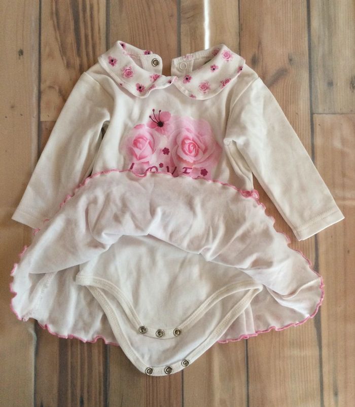 Robe avec bodie compris - 9 mois - photo numéro 2