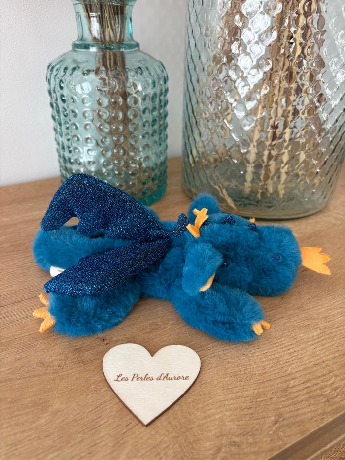 Doudou dragon bleu brillant