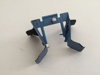 Fixation moteur pièce détachée miniature Peugeot 203 1954 Solido 1/18 #A38