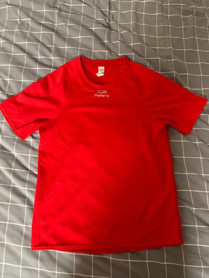 Tee shirt sport kalenji rouge taille XS mais plutot S