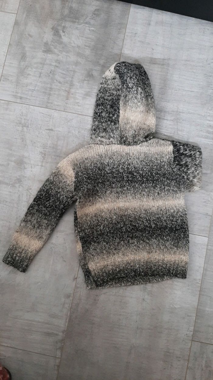 Pull avec capuche - photo numéro 2